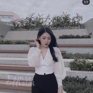 Áo croptop tay bồng dài tay đen trắng