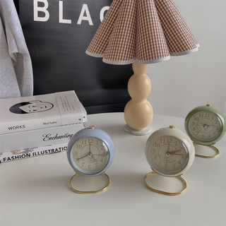 Đồng hồ để bàn decor phong cách Retro