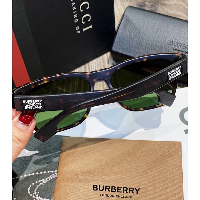 Mắt kính nam BURBERRY .