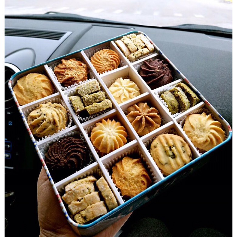 Hộp thiếc vuông đựng bánh kẹo 17x17x6cm (không kèm túi)