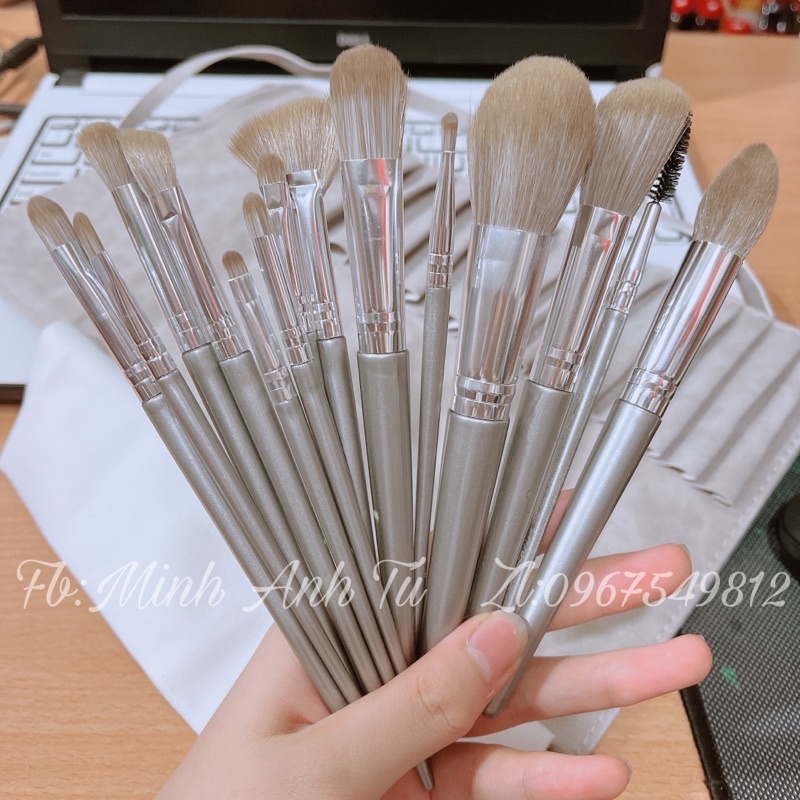 Bộ Cọ trang điểm 14 Cây Kèm Bao Da Lộn Sang Chảnh chất lông thú siêu mềm mịn