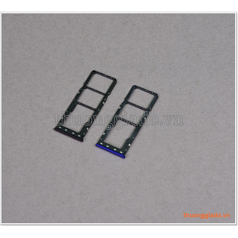 Khay sim Realme 3, gồm 03 ngăn chứa nano sim, kèm theo thẻ nhớ
