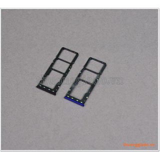Khay sim Realme 3, gồm 03 ngăn chứa nano sim, kèm theo thẻ nhớ