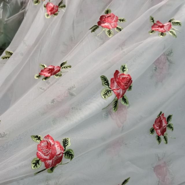 Vải lưới thêu hoa hồng