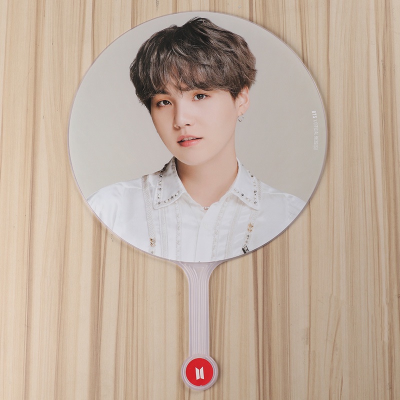 Quạt Cầm Tay Bằng Nhựa PVC In Hình Nhóm Nhạc Bts