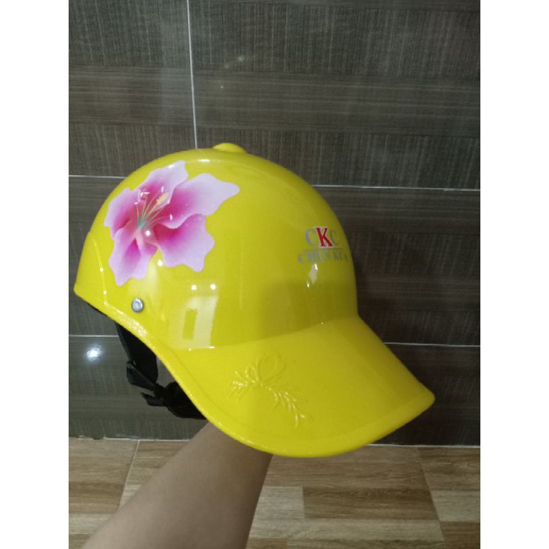 Mũ bảo hiểm kiểu lưỡi trai