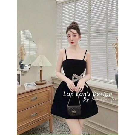 Đầm váy nữ 2 dây dáng còe thanh lịch họa tiết đính nơ eo quý phái, màu đen tôn dáng thời trang dự tiệc ,đi chơi dạo phố