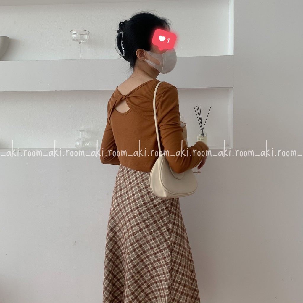 Áo thun giấy cổ tròn ngang cut out xoắn lưng