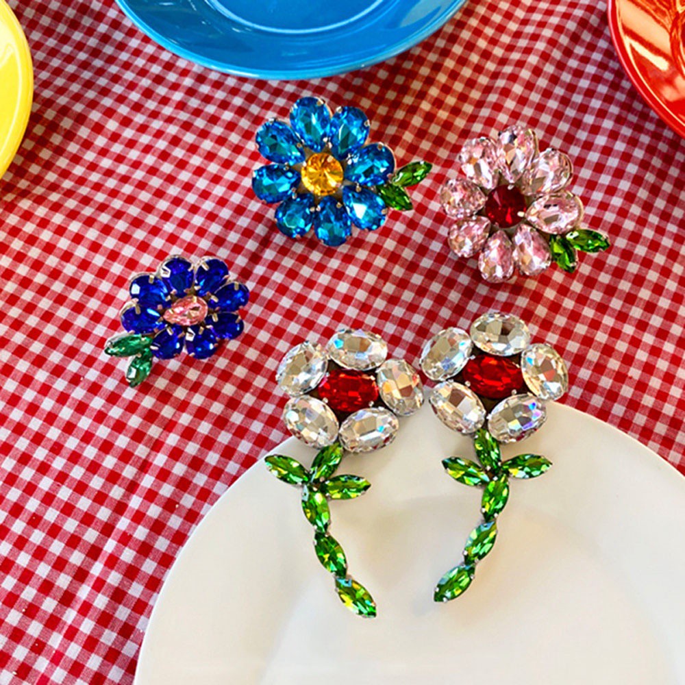 Bông tai xỏ lỗ hình hoa nhiều màu dễ thương cổ điển cho nữ