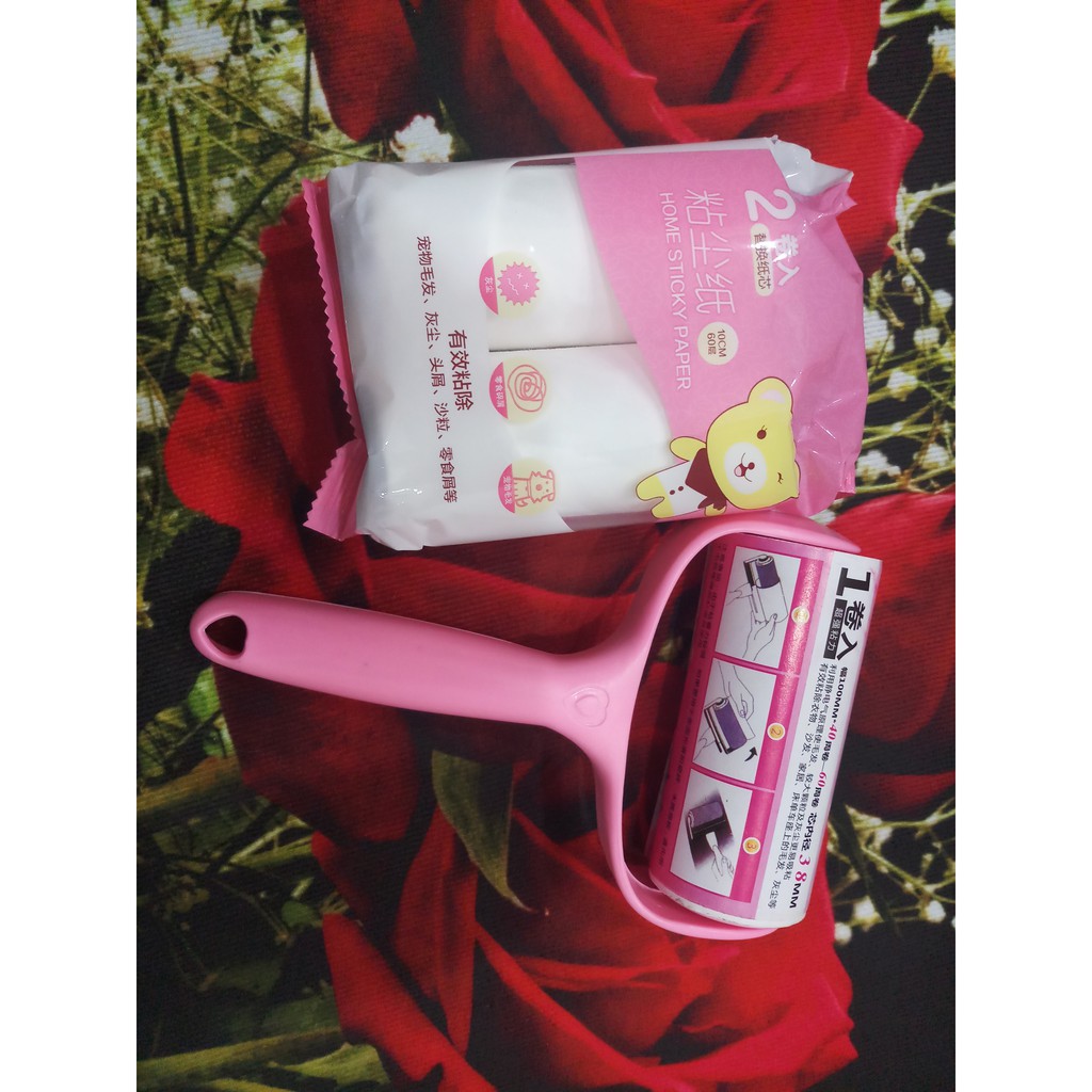 CON LĂN BỤI HỒNG LÀM SẠCH BỤI BẨN TRÊN QUẦN ÁO TRÊN THẢM TRÊN GA GIƯỜNG CỰC KỲ TIỆN ÍCH TẶNG KÈM 2 BÔNG LĂN