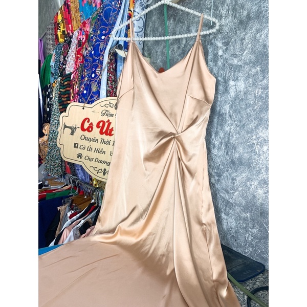 Váy lụa satin 2 dây xoắn eo