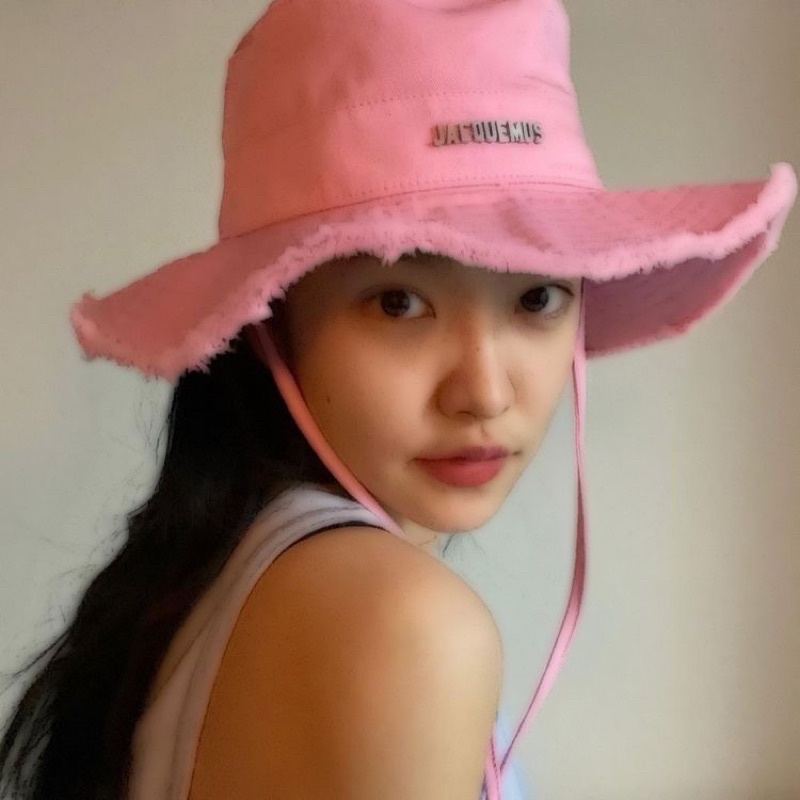 Mũ bucket JASQUEMUS kiểu Pháp giống Yeri RED VELVET