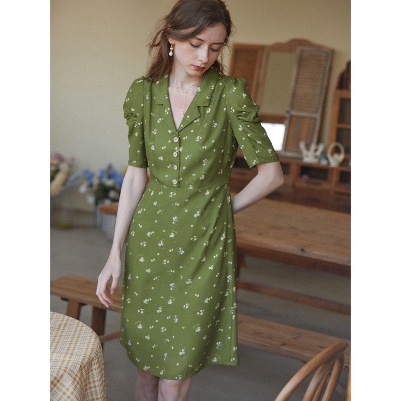 Đầm cổ vest tay phồng phong cách Vintage 2022