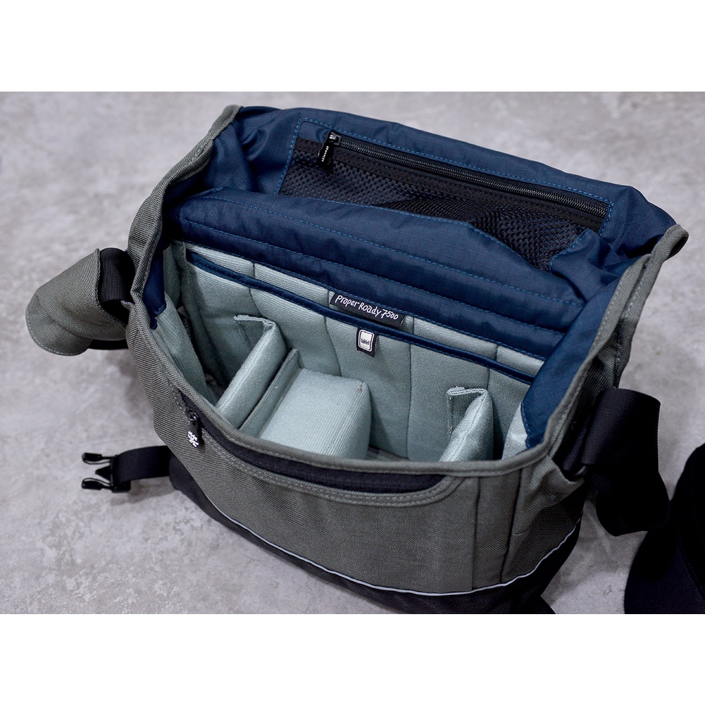 Túi máy ảnh Crumpler Proper Roady 7500 màu xám