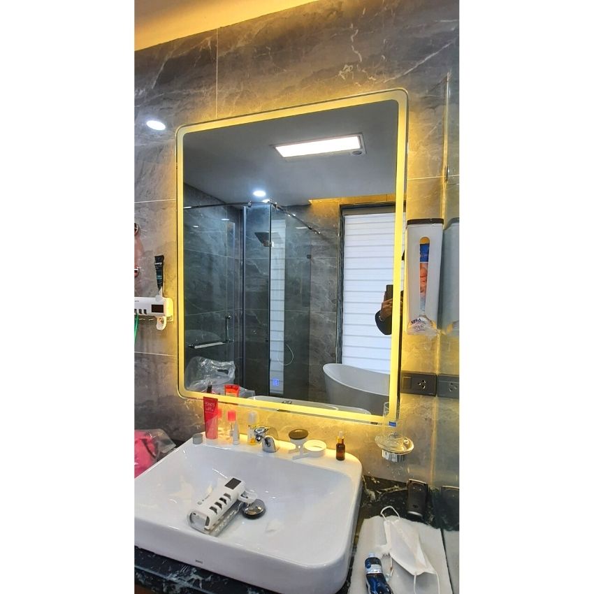 Gương led nhà tắm hình chữ nhật treo tường tính năng cảm ứng 3 màu cách viền kích thước 60x80cm BTIÊU CHUẨN Mirrortoctoc