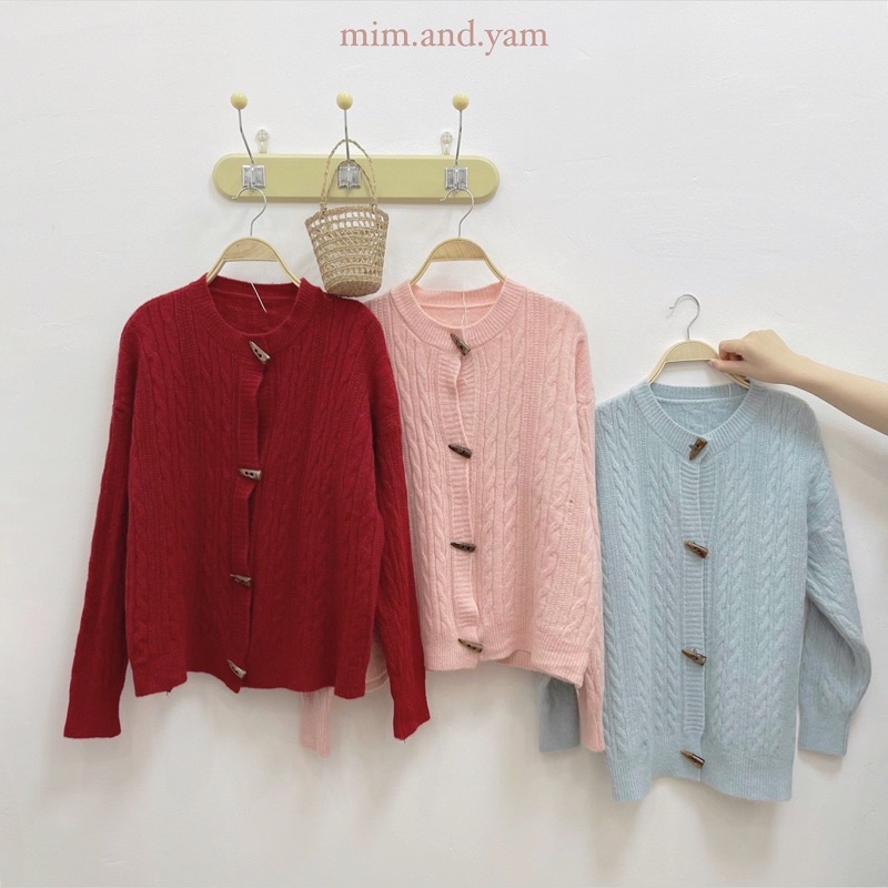 Áo cardigan cúc gỗ