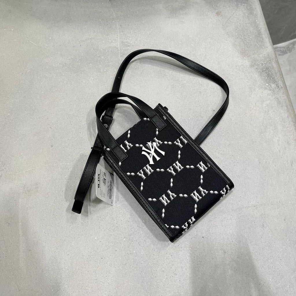 ✅  Túi MLB Monogram Diamond Jacquard Mobile Phone Cross Bag New York Yankees Black