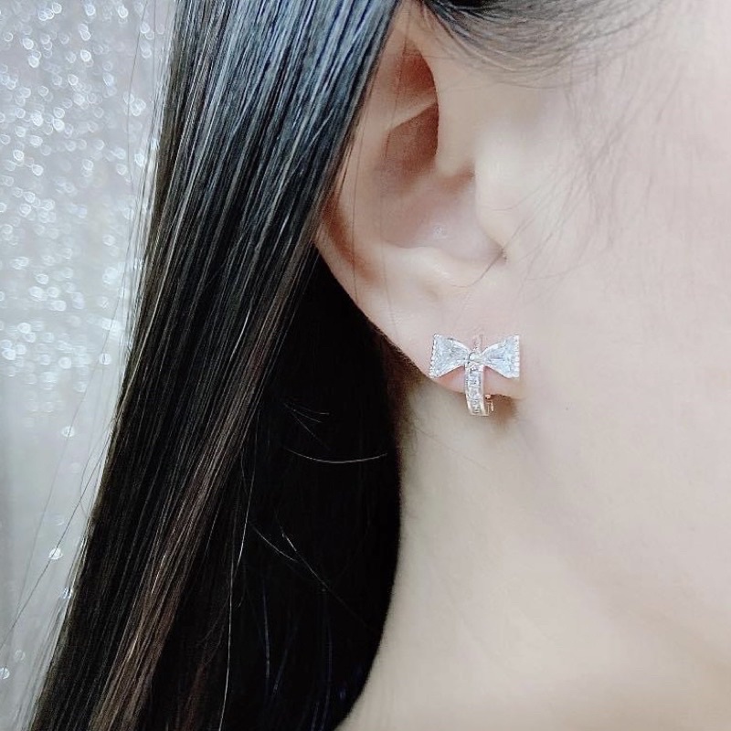 Bông bấm bạc ta nơ đính đã nưc tính sang chảnh mẹ và bé đều đeo được bông tai nữ bạc thật