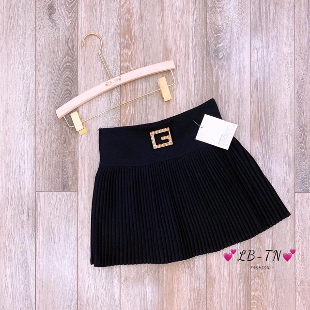 Chân váy đen xếp ly chữ G | BigBuy360 - bigbuy360.vn