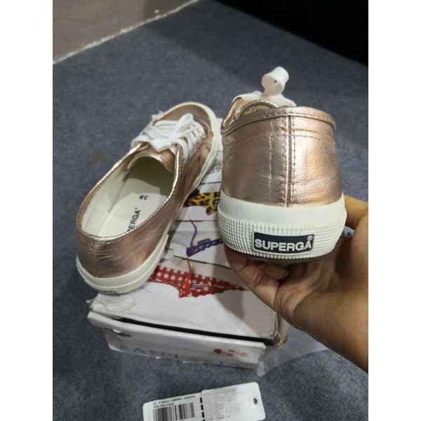 Thanh lý rẻ đôi giầy Superga mới 99%