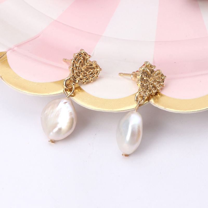 Bông Tai Kim Loại Dáng Dài Hình Trái Tim Đính Ngọc Trai Tự Nhiên Thời Trang Cho Nữ