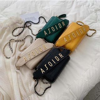 👜 túi da cao cấp aj0idr
✔️ giá : 180k
✔️ xuất xứ : quảng châu loại đẹp
✔️ mầu sắc : đen, kem, vàng