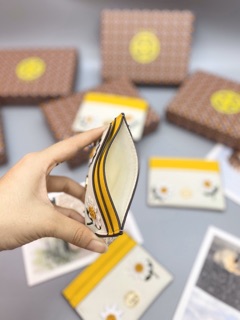 VÍ CARD HOLDER TORY THÊU HOA