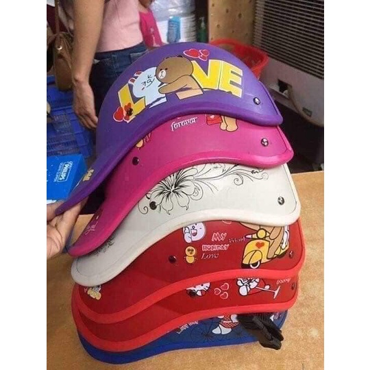 Mũ Bảo Hiểm Nhựa cứng Lưỡi Trai Thời Trang Phù Hợp Cho Cả Nam và nữ có khoét lỗ búi tóc nhiều màu