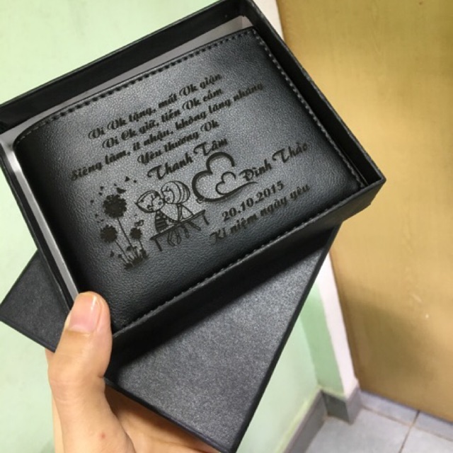 ví khắc chữ da bò boss