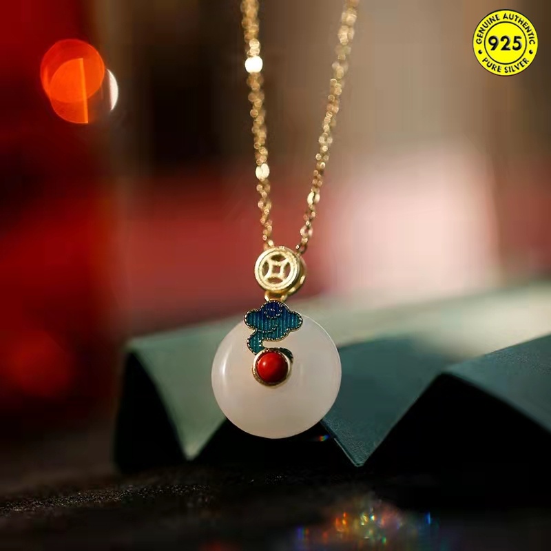 Vòng cổ mặt đá ngọc bích thời trang dành cho nữ