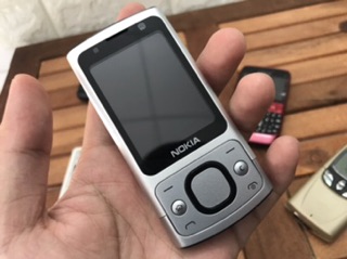 Điện thoại Nokia 6700 Slide