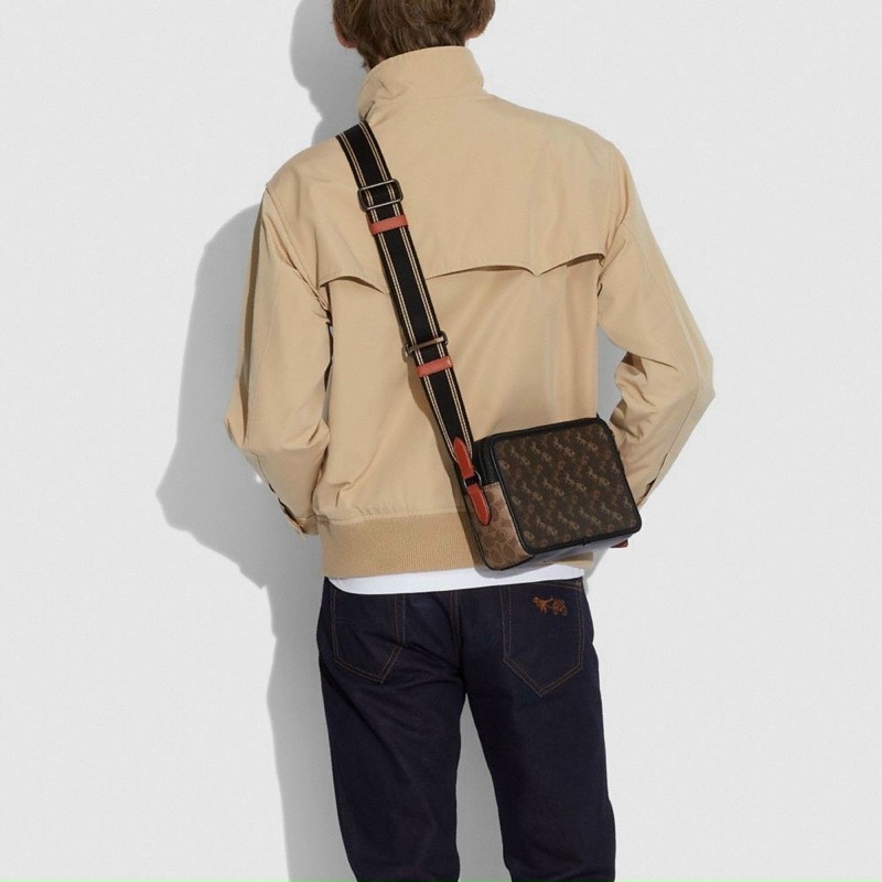 Túi C0ach Charter Crossbody 24 hoạ tiết cổ điển