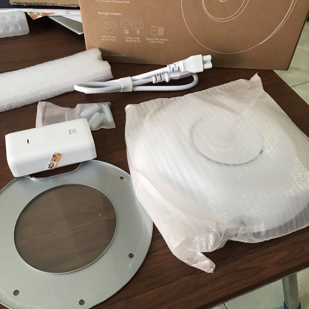Wifi Chuyên dụng Unifi UAP AC PRO hàng new fullbox bảo hành 12 tháng | BigBuy360 - bigbuy360.vn