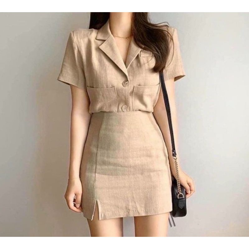 Sét áo cổ bẻ + chân váy có quần trong kiểu vest chất vải đũi hàng y hình (free size từ 42-53kg)