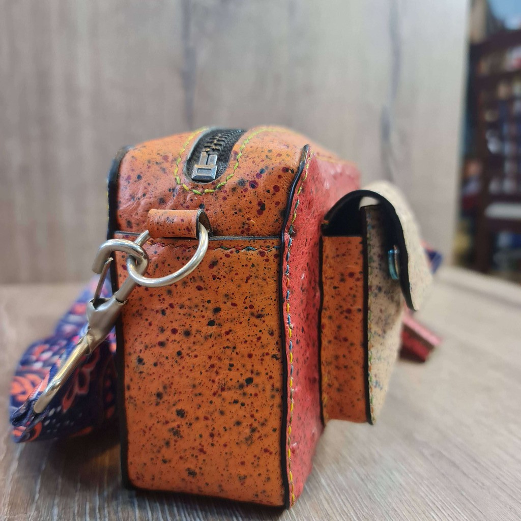 Túi đeo chéo phối màu khóa kéo da thật thủ công Yen Handmade Leather.