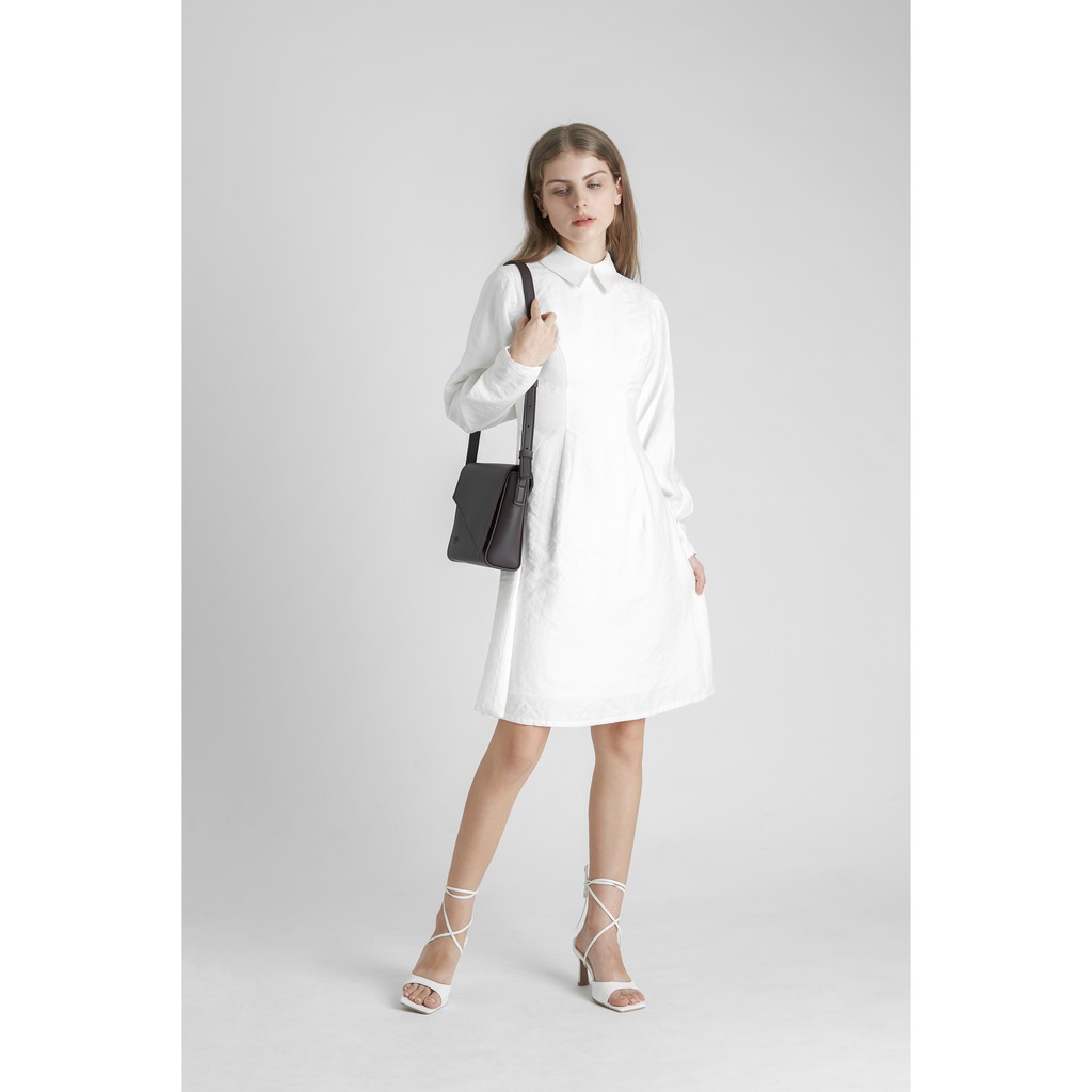 Đầm KHÂU BY CQ màu trắng tay dài chiết eo Rachel