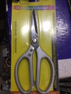 Kéo cắt thịt gà