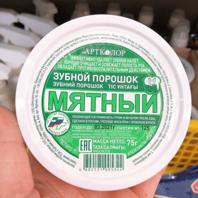 Bột tẩy trắng răng vị bạc hà của Nga