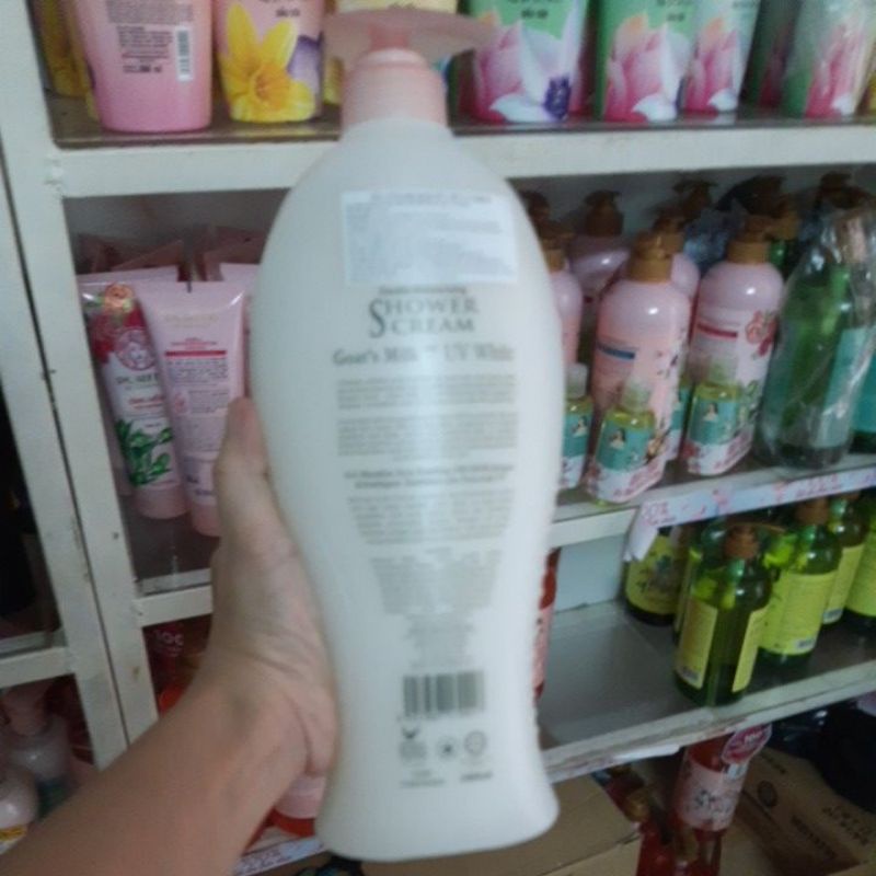 Sữa tắm dưỡng da sữa dê FRUISER UV WHITE 1000ml