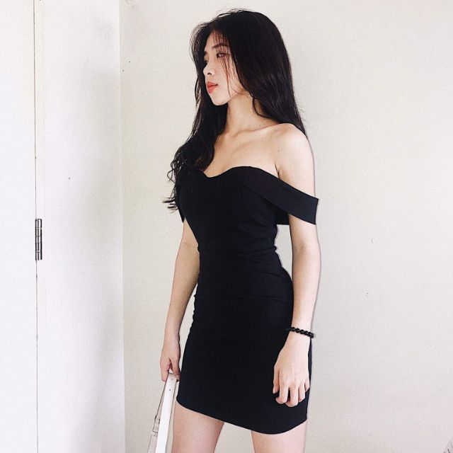 Đầm body cúp ngực trễ vai