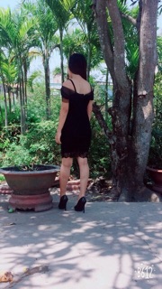 Đầm body trễ vai kèm hình thật