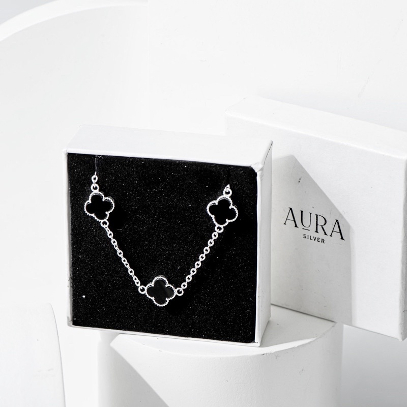 Lắc tay bạc nữ hoạ tiết mặt dây 4 lá viền đá-Aura Silver-LT07