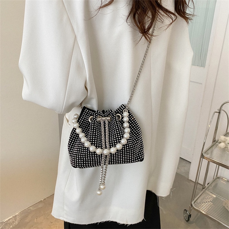 Túi Xách bucket Đeo Vai Đính Ngọc Trai Phối Dây Xích Thời Trang Sành Điệu