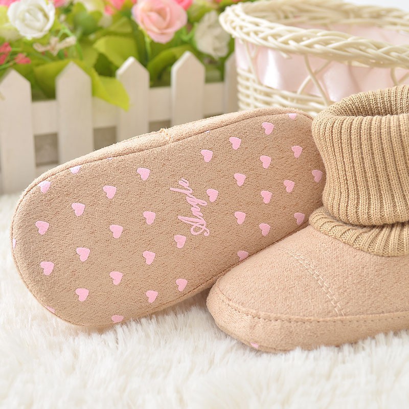 Giày bốt vải len đính hoa xinh xắn cho bé