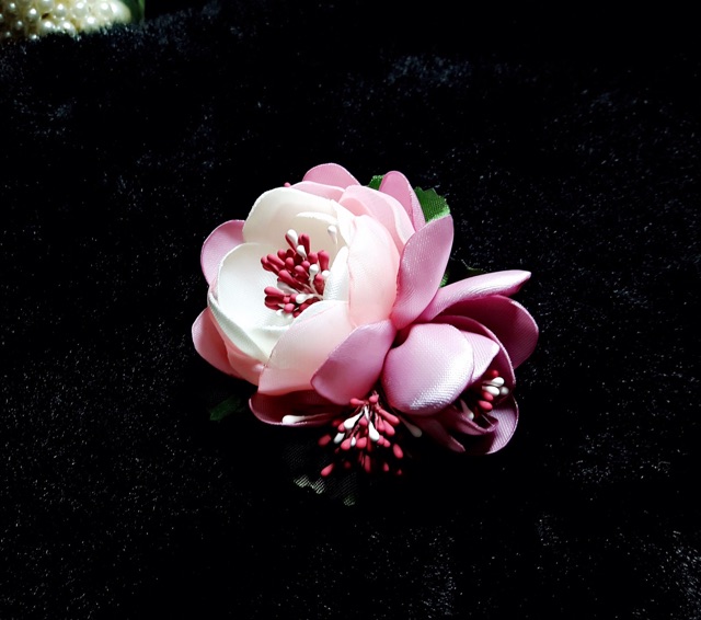 Hoa trà phối màu cài áo handmade