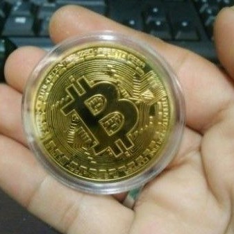 Đồng Xu Bitcoin Mạ Vàng