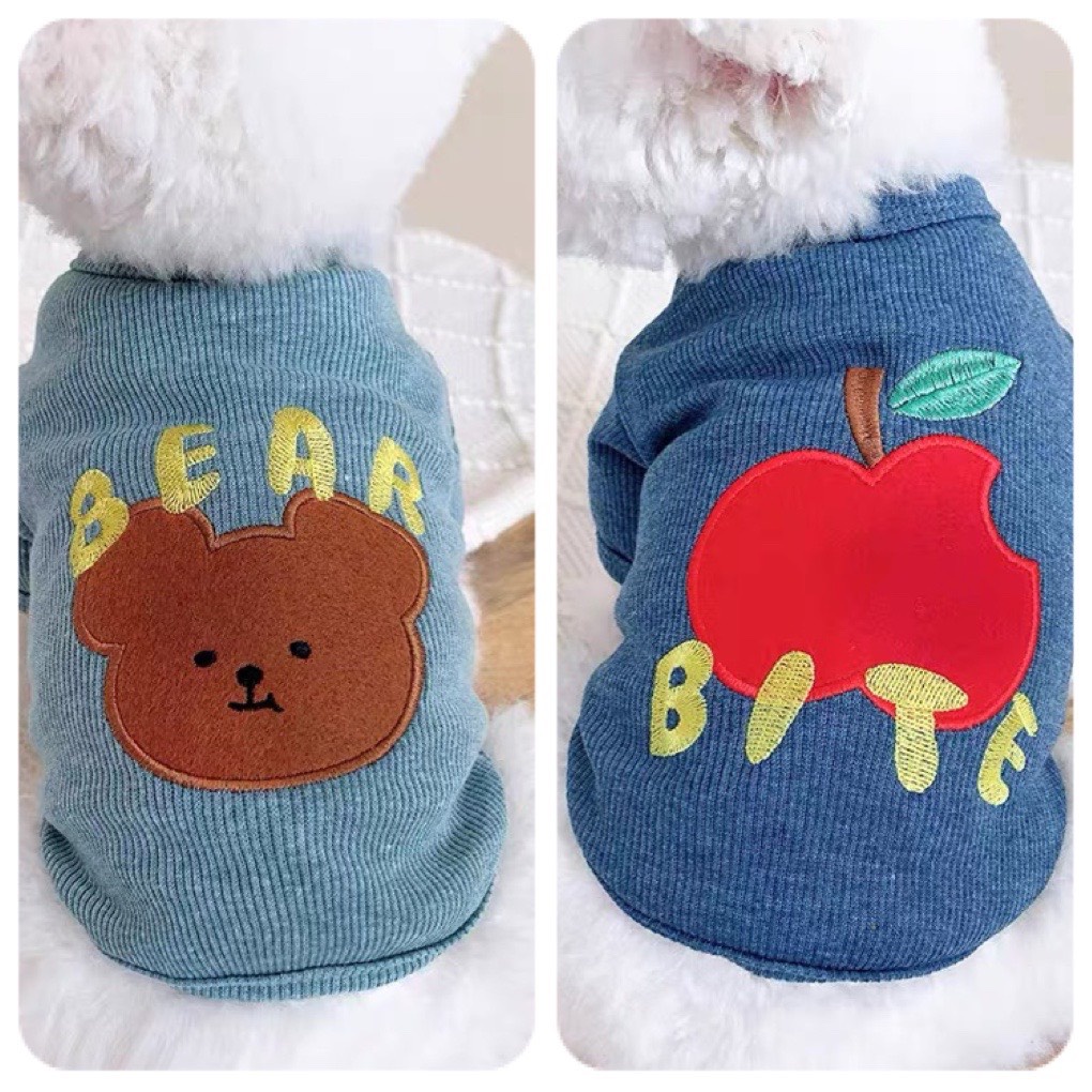 áo thun gân có tay thêu táo và gấu cho chó mèo