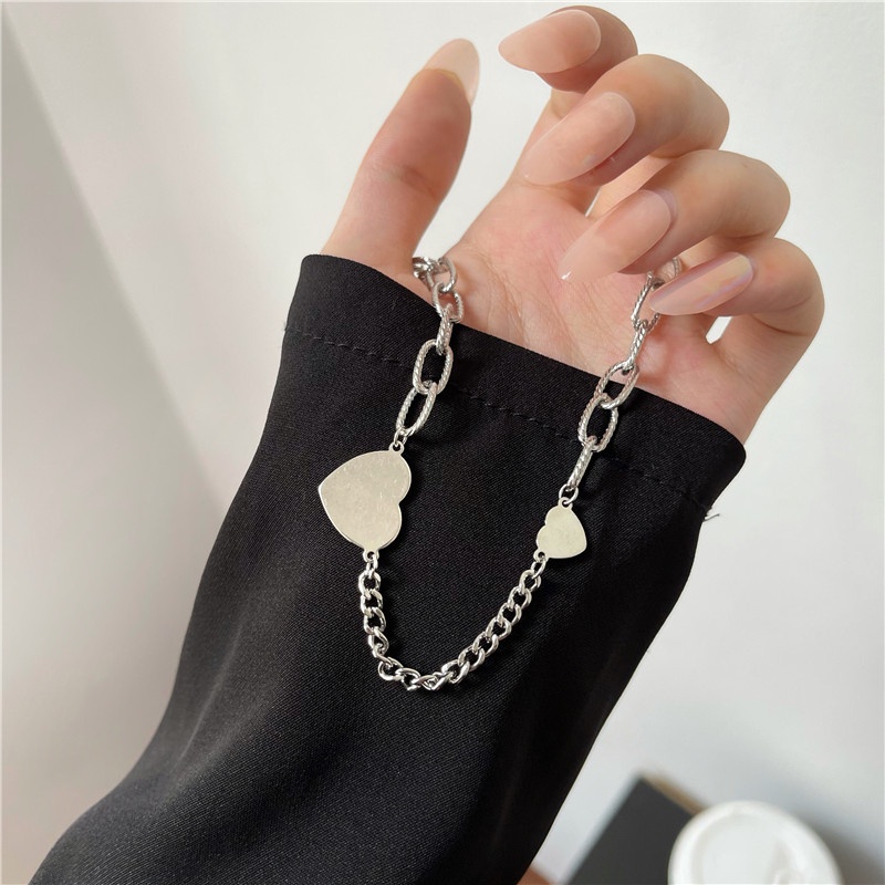 Vòng cổ Bằng Kim Loại Màu Bạc Hình Trái Tim Phong Cách Retro Hàn Quốc