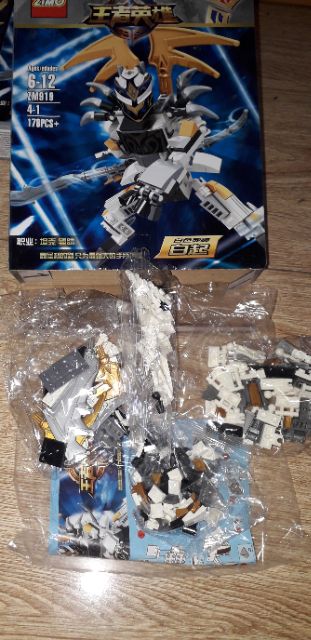 Lắp ráp 1 hộp LegoHiệp Sĩ 919 có trên 170 chi tiết