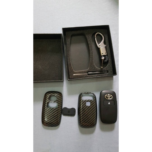 Ốp chìa khóa, bọc khóa Carbon xe Toyota Raize, Toyota Veloz, Avanza 2021 2022 2023 kèm móc treo sang trọng